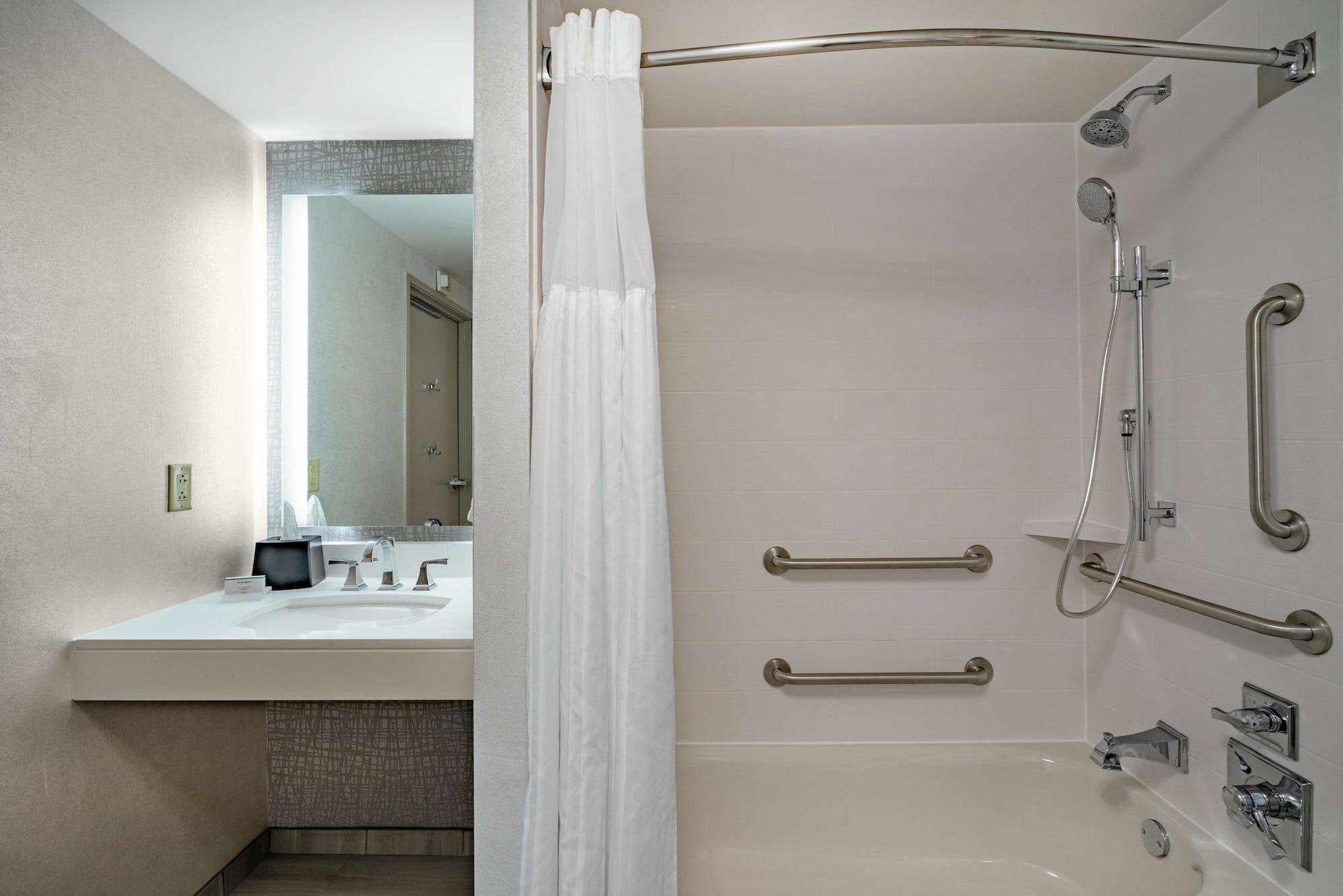 Hilton Garden Inn Louisville East מראה חיצוני תמונה