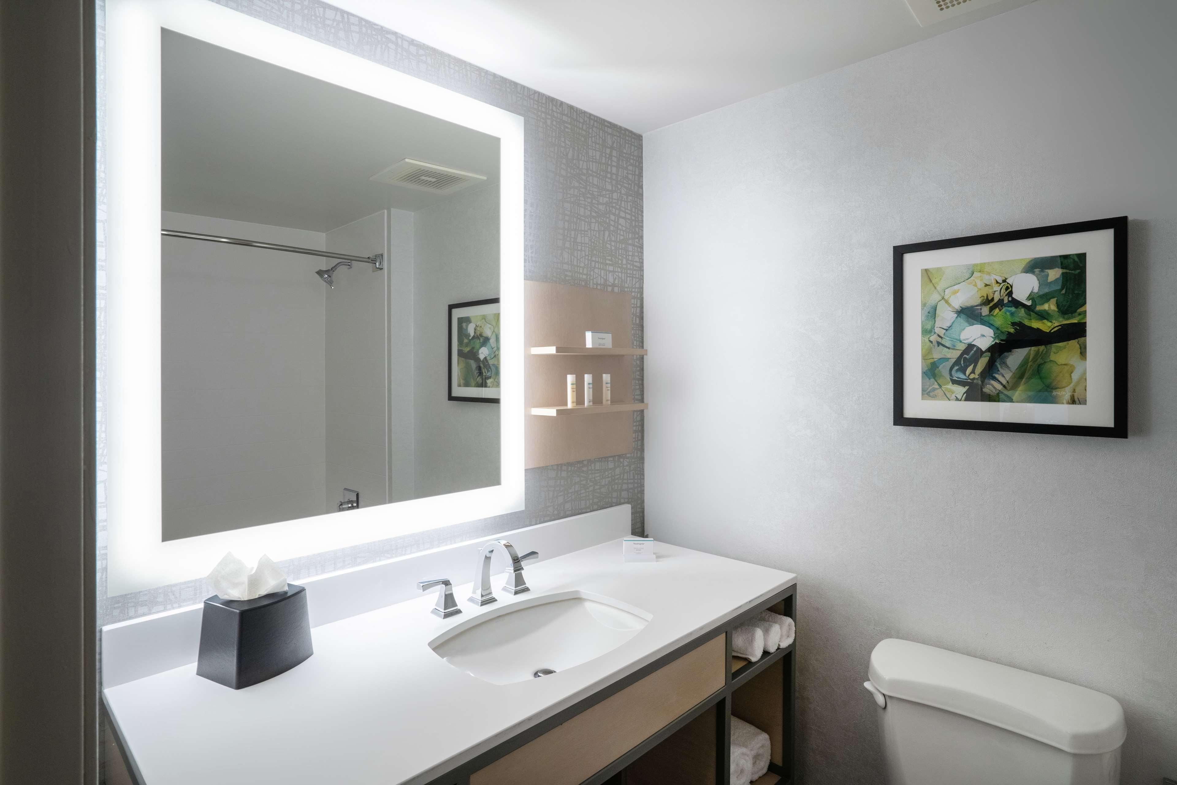 Hilton Garden Inn Louisville East מראה חיצוני תמונה
