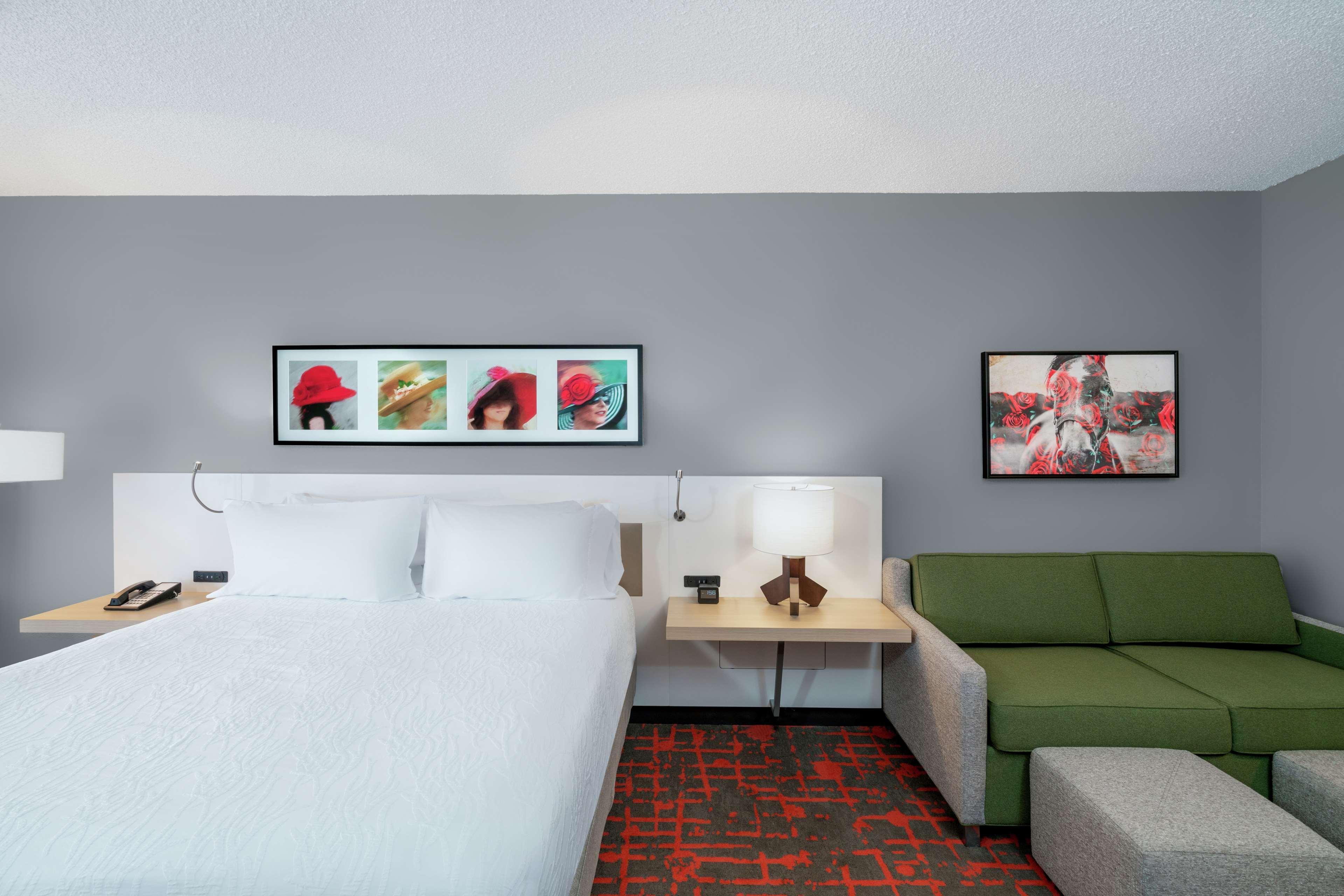 Hilton Garden Inn Louisville East מראה חיצוני תמונה