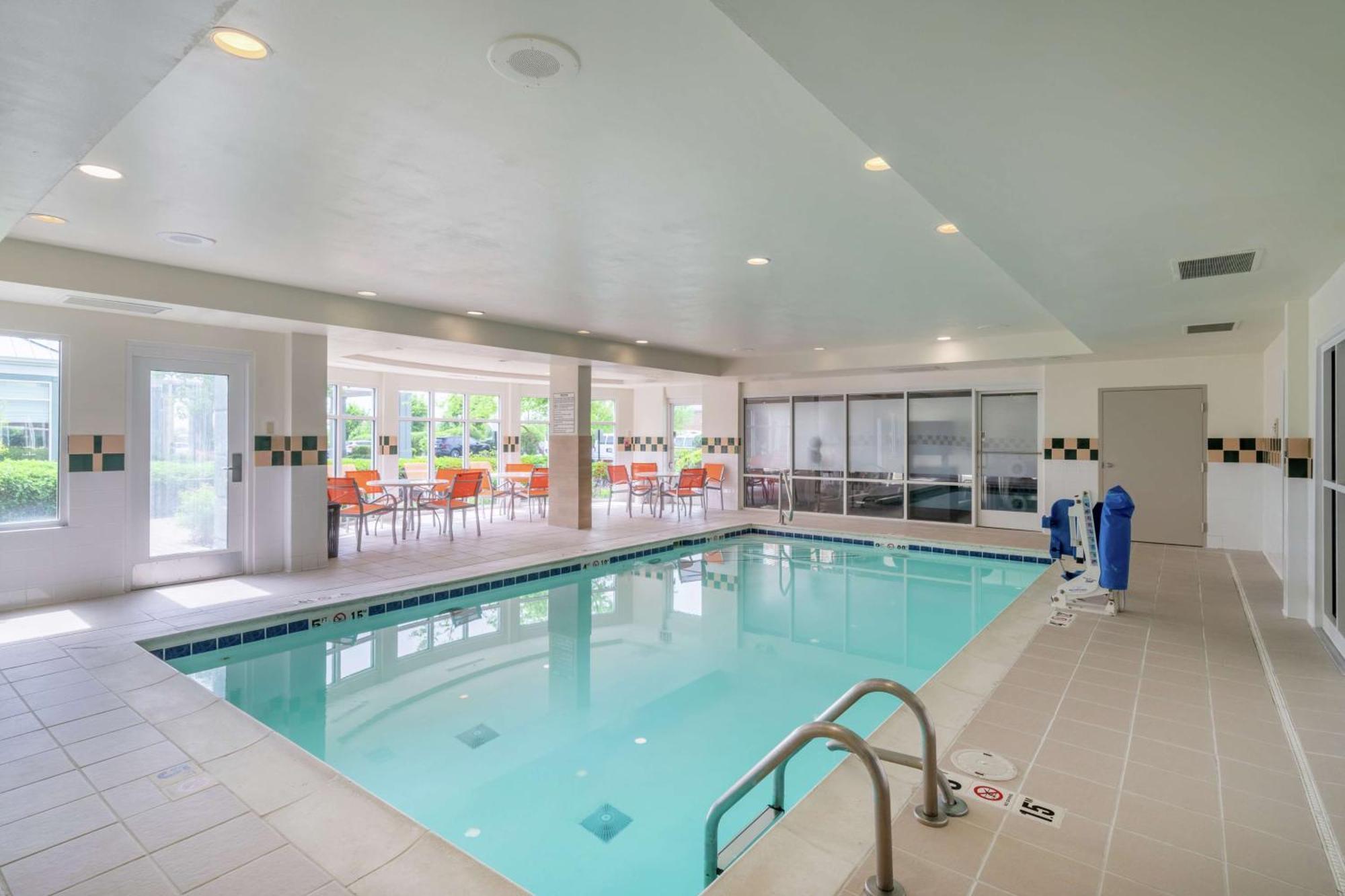 Hilton Garden Inn Louisville East מראה חיצוני תמונה