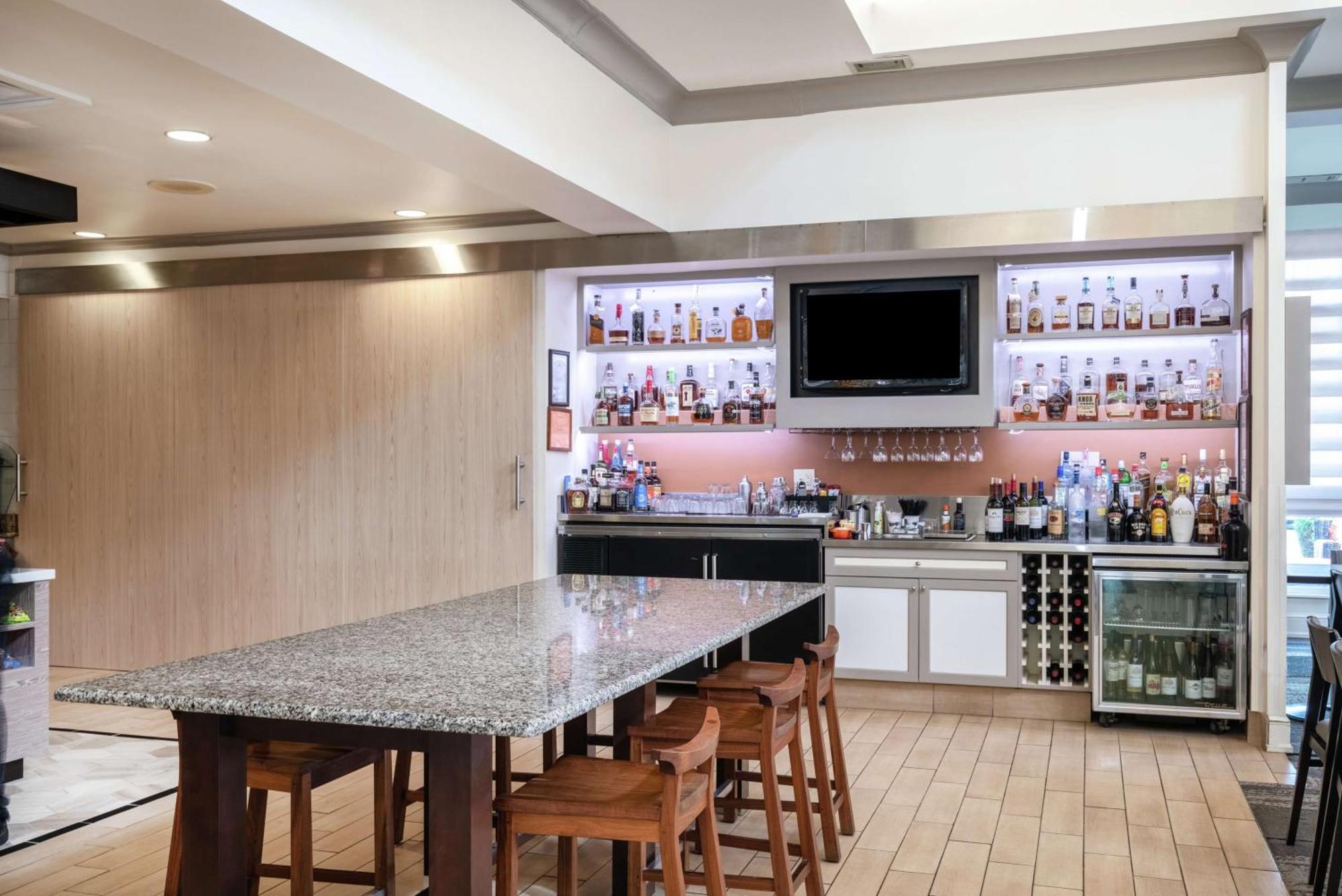 Hilton Garden Inn Louisville East מראה חיצוני תמונה