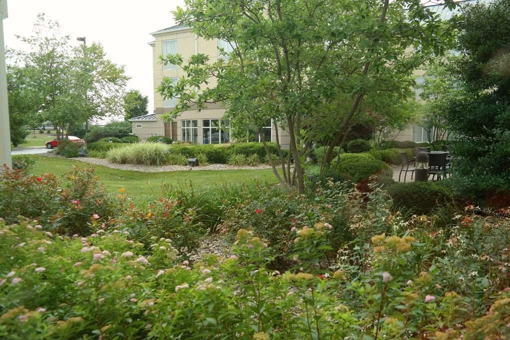 Hilton Garden Inn Louisville East מראה חיצוני תמונה